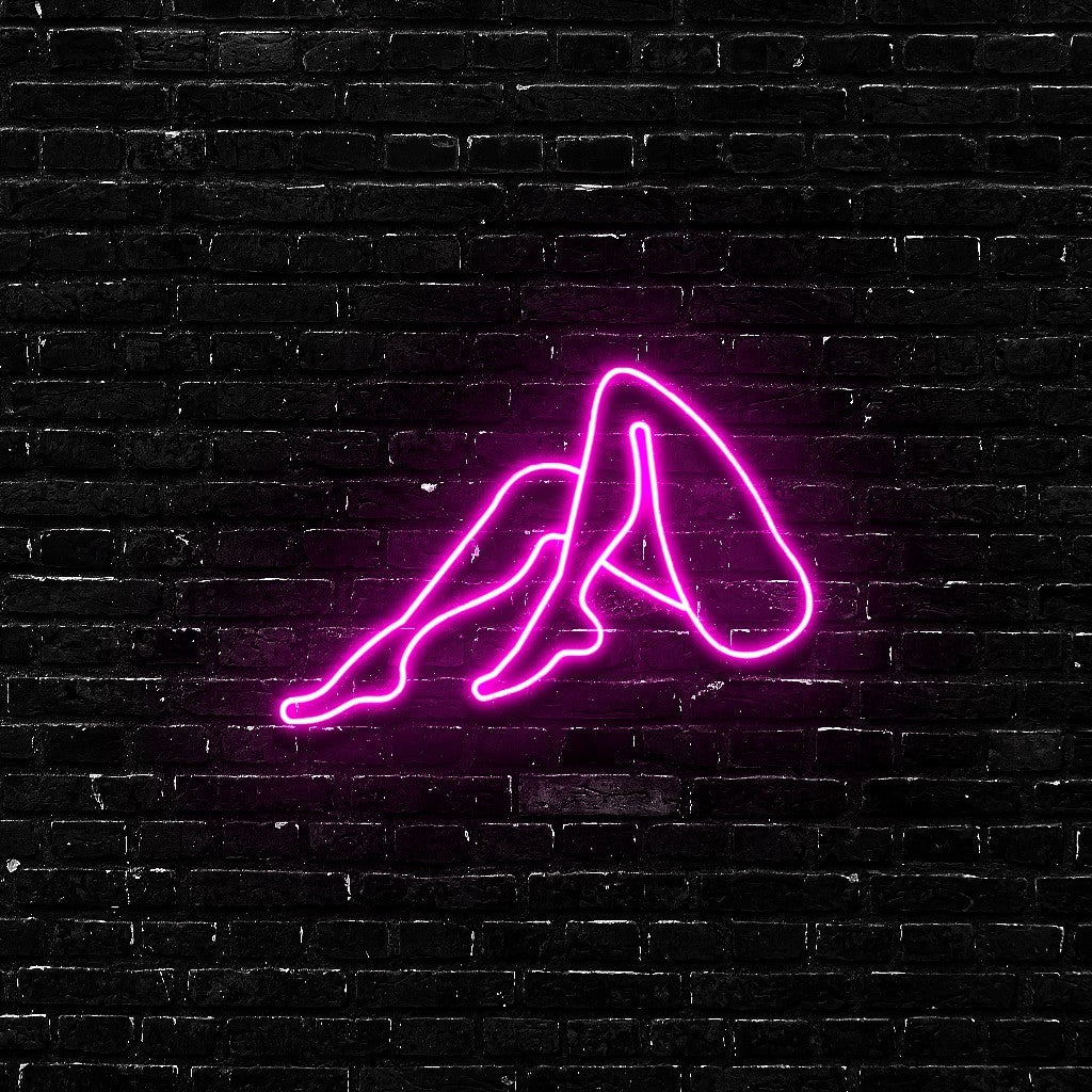 Sultry Silhouette | The Art of Minimalist Desire