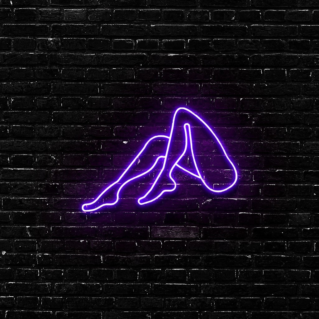 Sultry Silhouette | The Art of Minimalist Desire