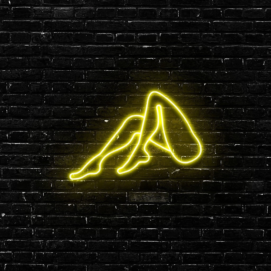 Sultry Silhouette | The Art of Minimalist Desire