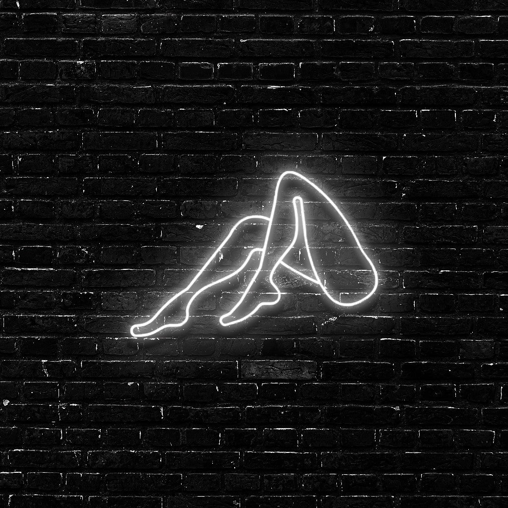 Sultry Silhouette | The Art of Minimalist Desire