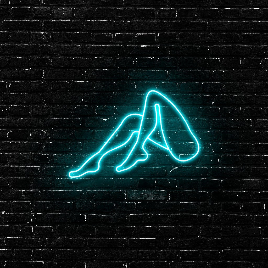 Sultry Silhouette | The Art of Minimalist Desire